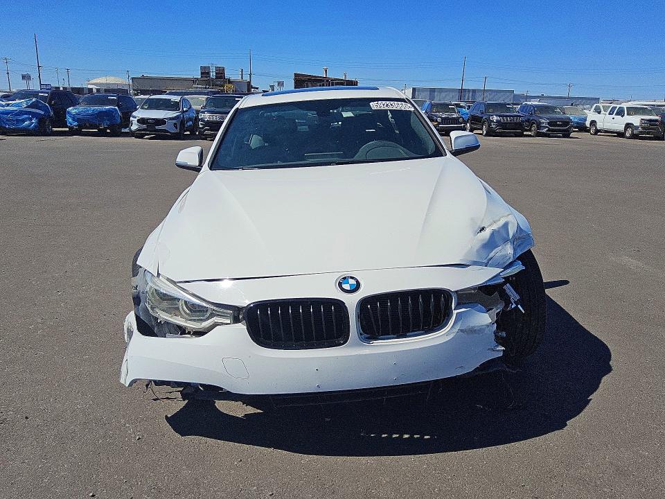 59233666 :رقم المزاد ، WBA8A3C51JA488618 vin ، 2018 Bmw 320 مزاد بيع