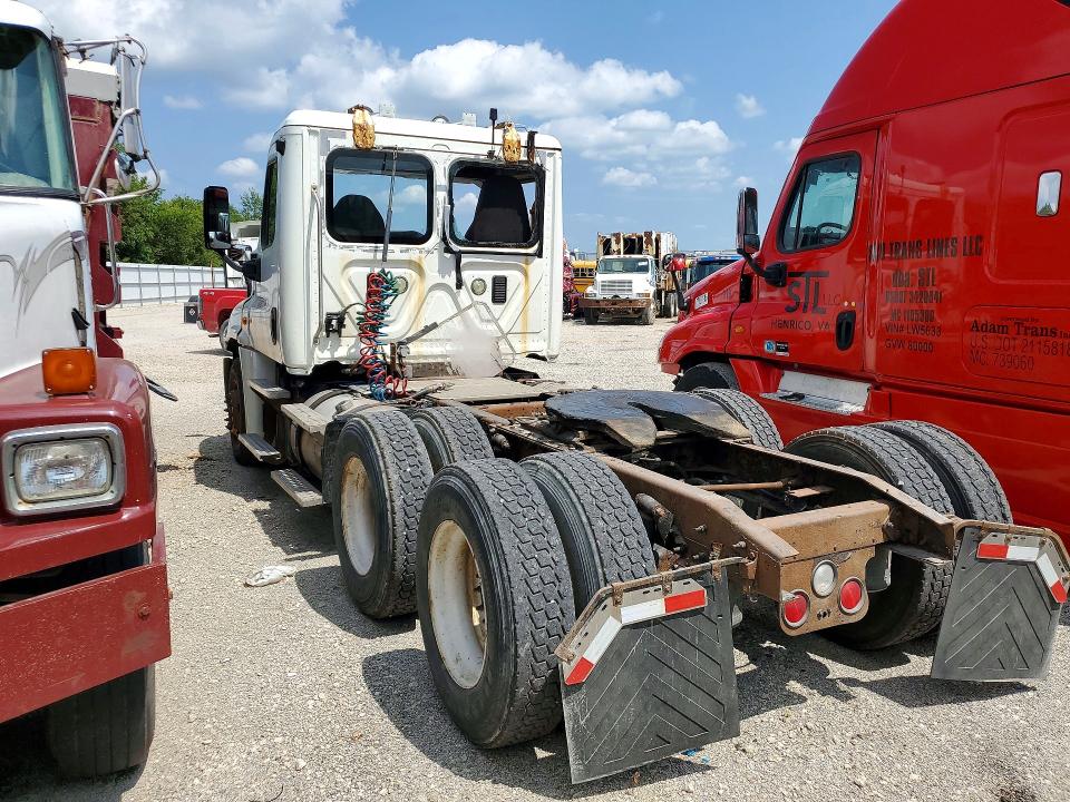 2014 Freightliner Cascadia მანქანა იყიდება აუქციონზე, vin: 3AKJGEDV3ESFR0607, აუქციონის ნომერი: 62533366