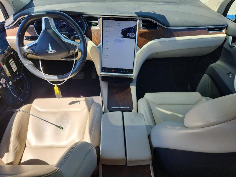 60068386 :رقم المزاد ، 5YJXCBE25HF068805 vin ، 2017 Tesla Model X مزاد بيع