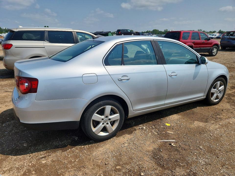 63013896 :رقم المزاد ، 3VWRM71K78M040246 vin ، 2008 Volkswagen Jetta مزاد بيع