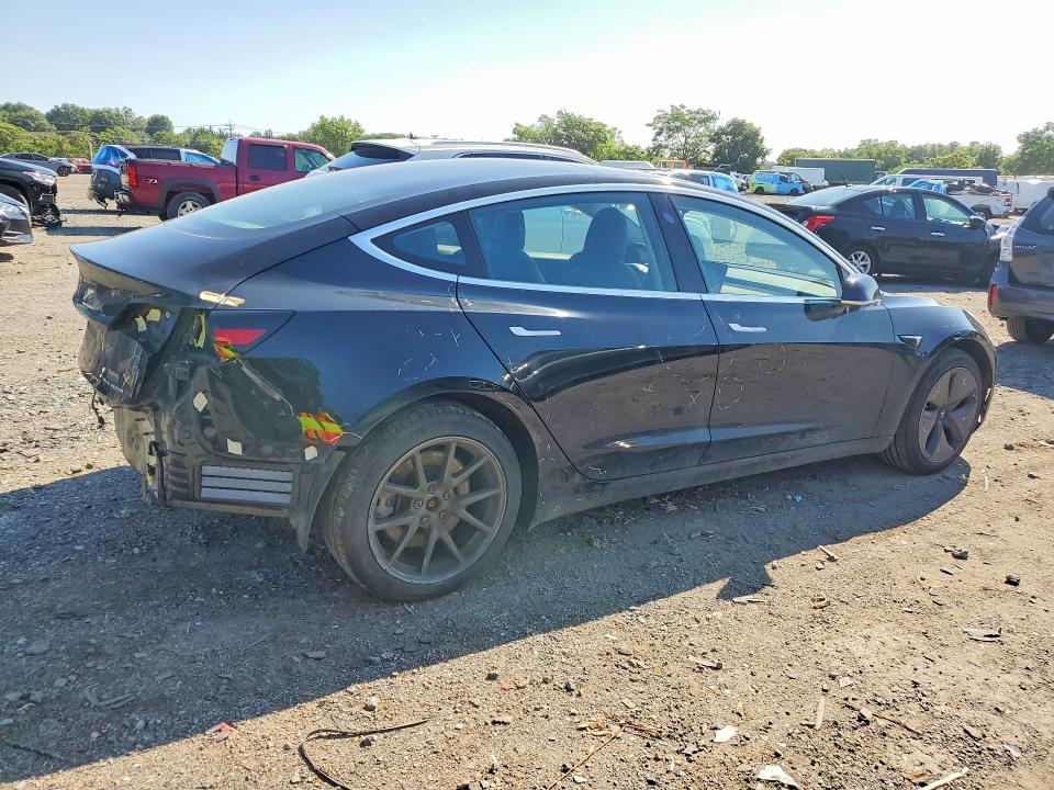 61622886 :رقم المزاد ، 5YJ3E1EB0JF054075 vin ، 2018 Tesla Model 3 مزاد بيع