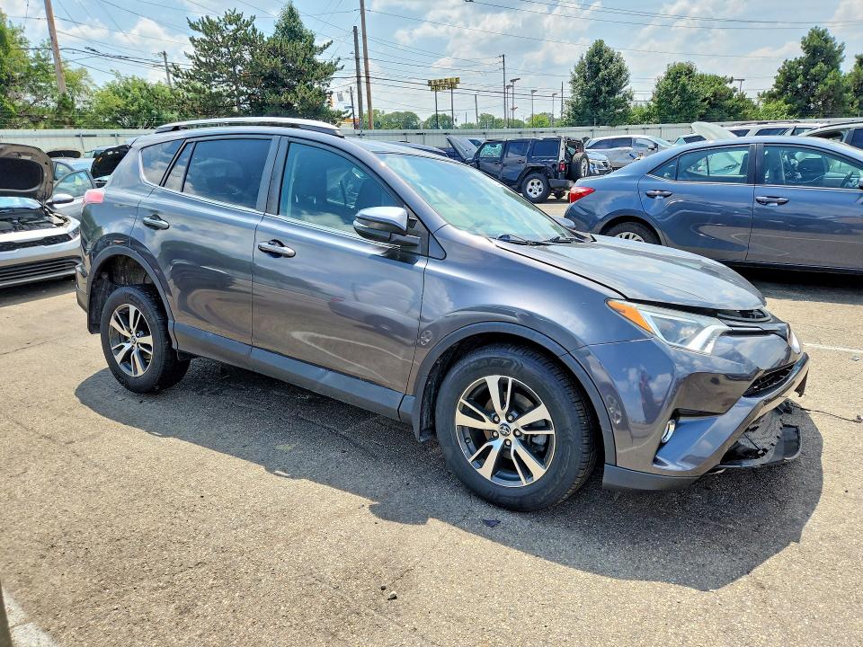 Продажа на аукционе авто 2018 Toyota Rav4, vin: 2T3RFREVXJW851623, номер лота: 62575656