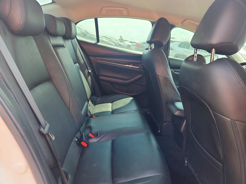 61133646 :رقم المزاد ، 3MZBPABL5NM305156 vin ، 2022 Mazda 3 مزاد بيع