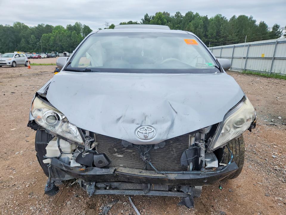 61713186 :رقم المزاد ، 5TDYK3DC9DS405263 vin ، 2013 Toyota Sienna مزاد بيع