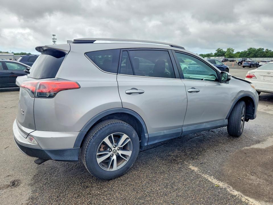 63126886 :رقم المزاد ، 2T3RFREV5HW569383 vin ، 2017 Toyota Rav4 مزاد بيع