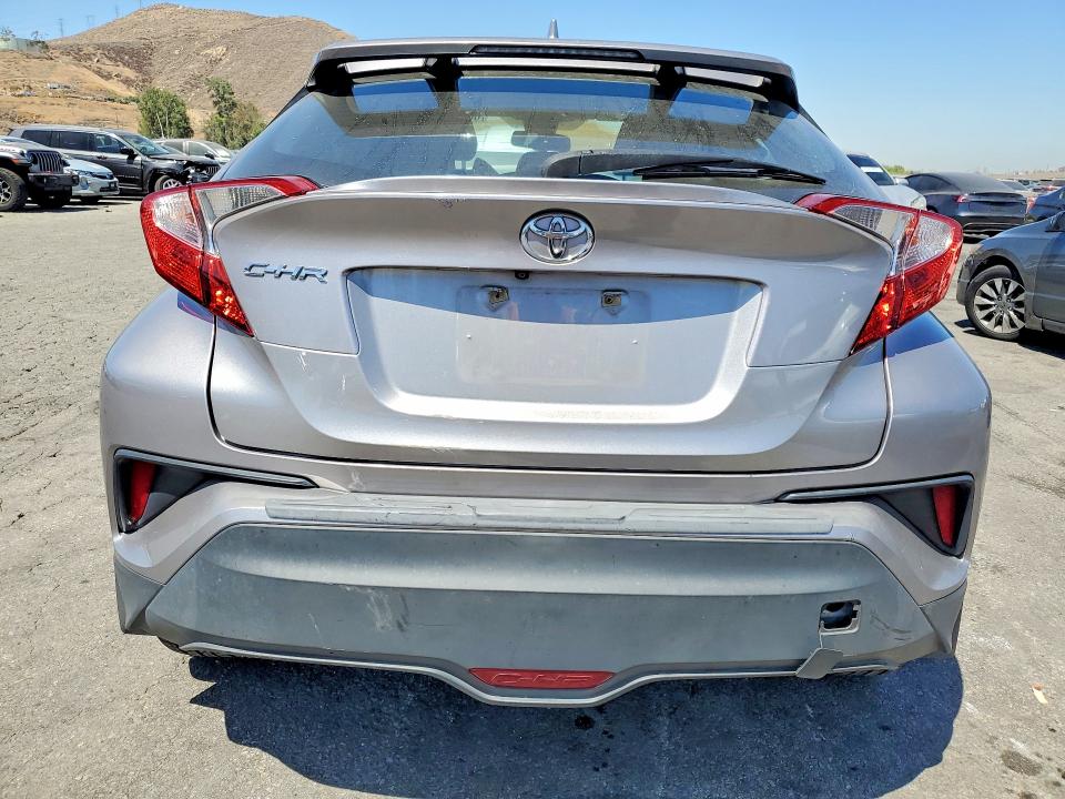 60635156 :رقم المزاد ، NMTKHMBX8JR021596 vin ، 2018 Toyota C-hr مزاد بيع
