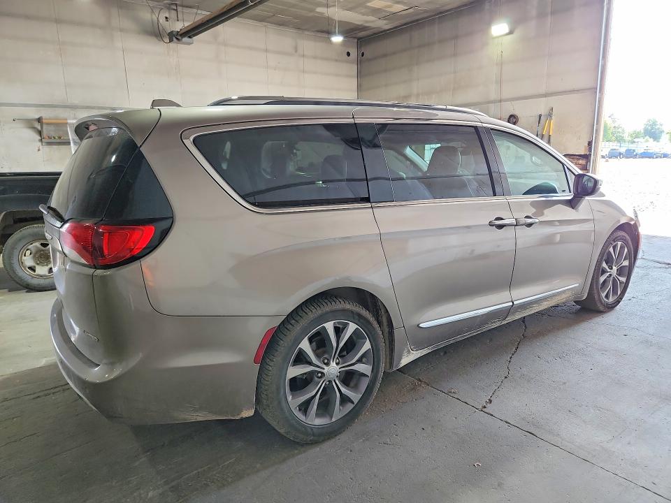 Продаж на аукціоні авто 2017 Chrysler Pacifica, vin: 2C4RC1GG4HR638079, номер лоту: 60621776