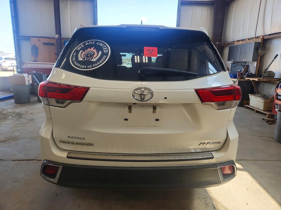 59710096 :رقم المزاد ، 5TDJZRFH9JS850137 vin ، 2018 Toyota Highlander مزاد بيع