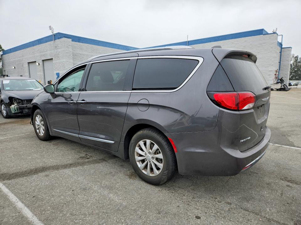 59700876 :رقم المزاد ، 2C4RC1BG0KR531884 vin ، 2019 Chrysler Pacifica مزاد بيع