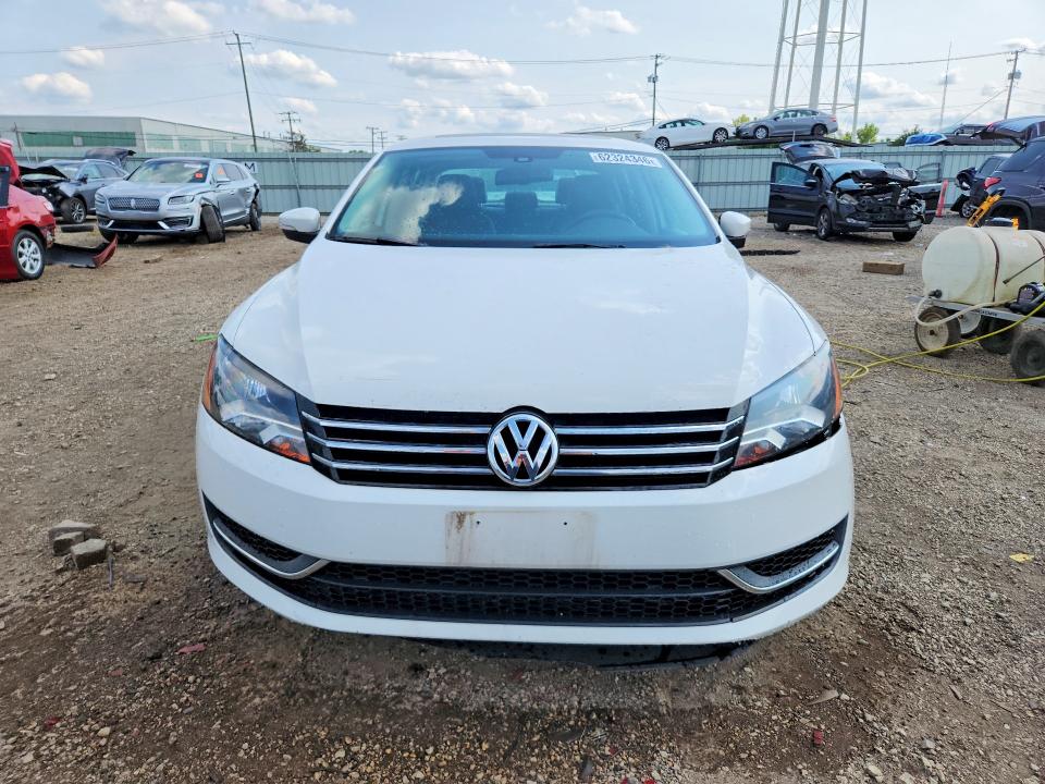 62324346 :رقم المزاد ، 1VWBS7A33EC053041 vin ، 2014 Volkswagen Passat مزاد بيع