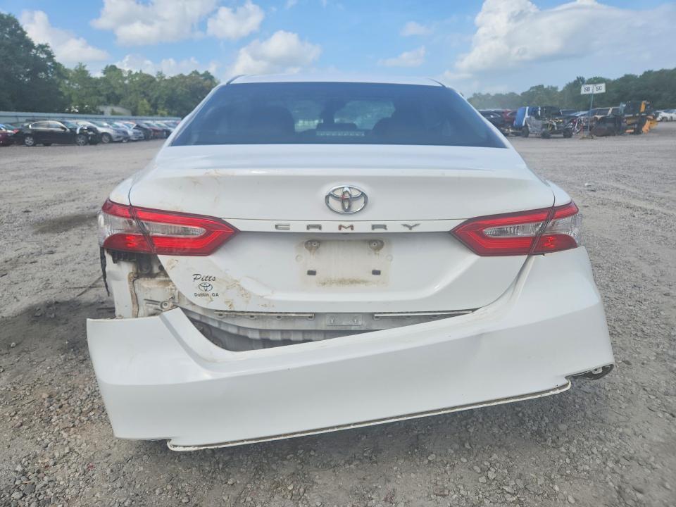61879266 :رقم المزاد ، 4T1B11HK4JU082726 vin ، 2018 Toyota Camry مزاد بيع