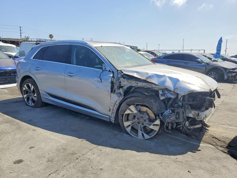 60802876 :رقم المزاد ، WA1AAAGEXNB031240 vin ، 2022 Audi E-tron مزاد بيع