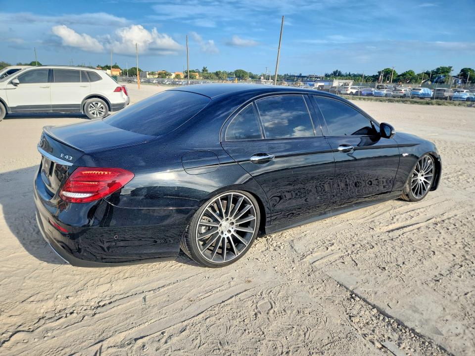 62378856 :رقم المزاد ، WDDZF6EB5JA489029 vin ، 2018 Mercedes-benz E مزاد بيع