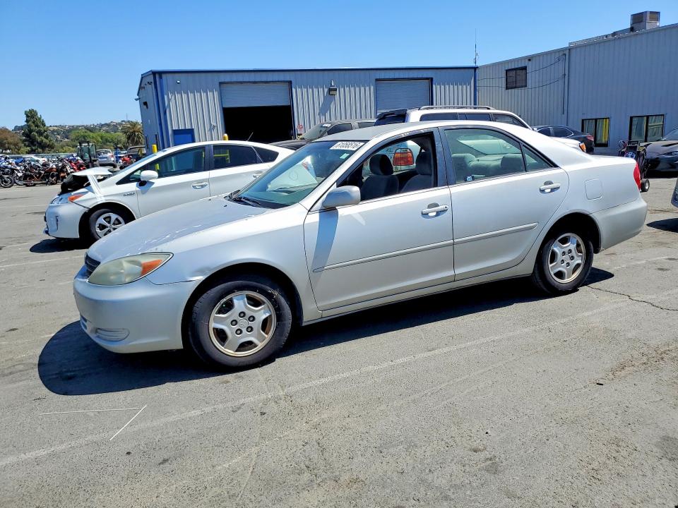 61058516 :رقم المزاد ، 4T1BF32K82U541151 vin ، 2002 Toyota Camry مزاد بيع
