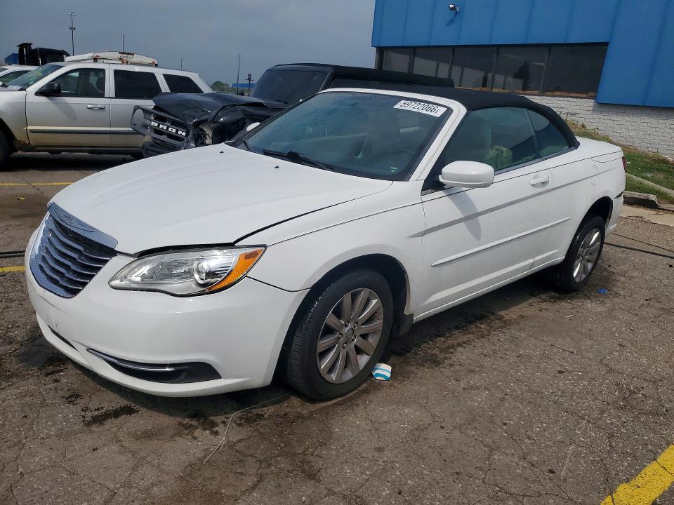 59722066 :رقم المزاد ، 1C3BCBEGXEN131114 vin ، 2014 Chrysler 200 مزاد بيع