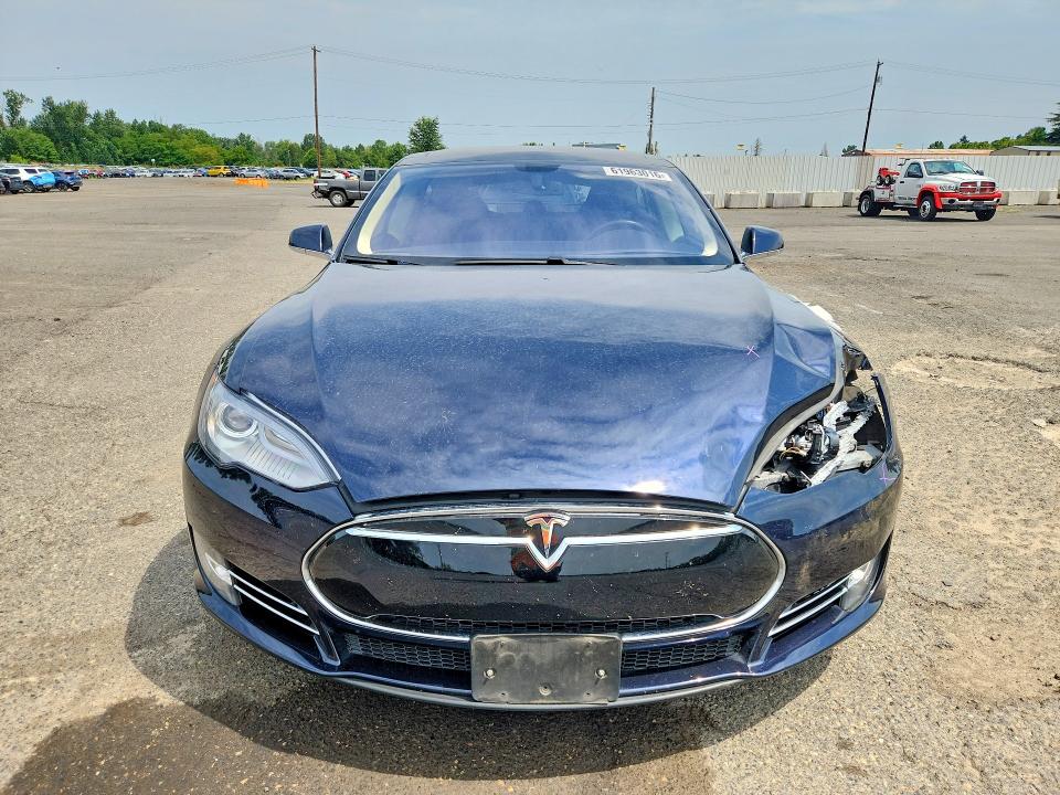 Продажа на аукционе авто 2013 Tesla Model S, vin: 5YJSA1CN5DFP19528, номер лота: 61963016