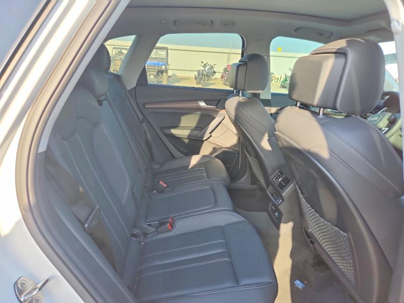 61063036 :رقم المزاد ، WA1FAAFYXN2055040 vin ، 2022 Audi Q5 مزاد بيع