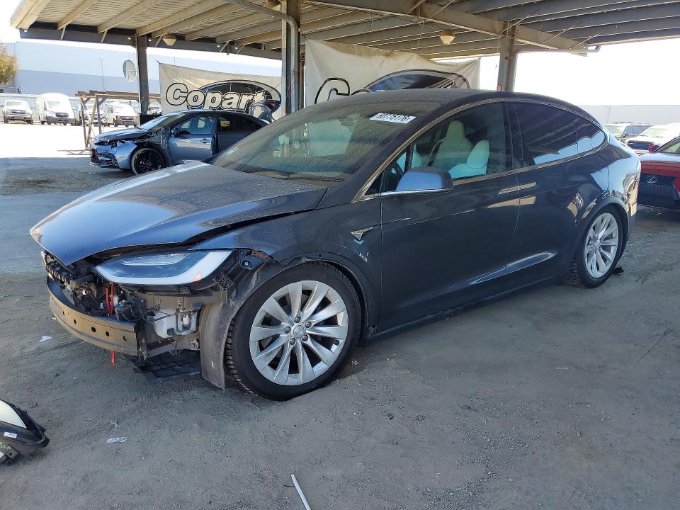 2017 Tesla Model X მანქანა იყიდება აუქციონზე, vin: 5YJXCBE27HF044392, აუქციონის ნომერი: 60775176