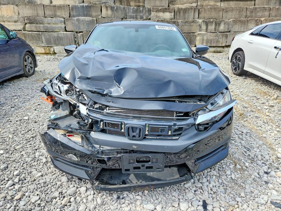 60891356 :رقم المزاد ، 2HGFC4B02JH302216 vin ، 2018 Honda Civic مزاد بيع