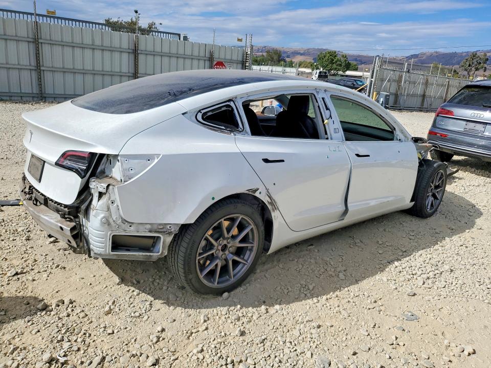 Продажа на аукционе авто 2021 Tesla Model 3, vin: 5YJ3E1EA1MF052136, номер лота: 61953996