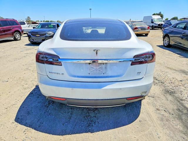 Продажа на аукционе авто 2015 Tesla Model S, vin: 5YJSA1S10FF099415, номер лота: 60622356