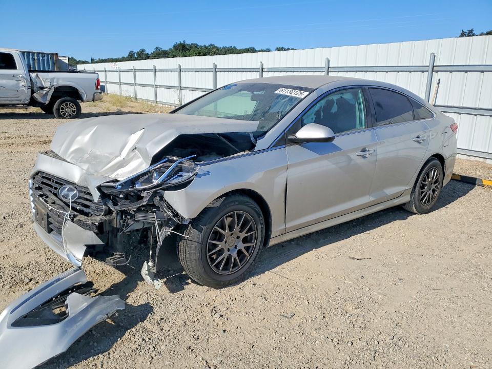 2019 Hyundai Sonata მანქანა იყიდება აუქციონზე, vin: 5NPE24AF8KH799705, აუქციონის ნომერი: 61138126