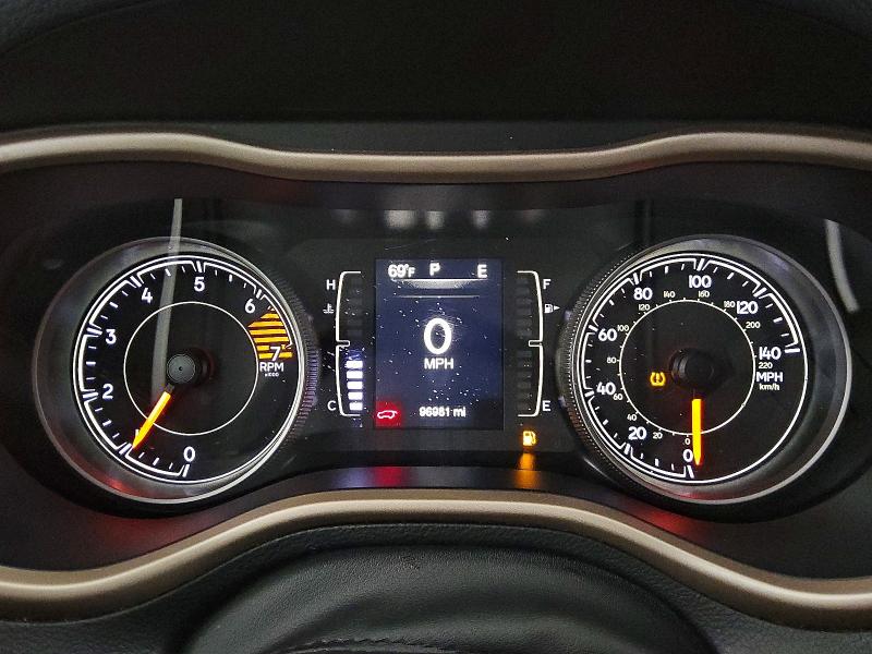 97683145 :رقم المزاد ، 1C4PJLCB8JD557033 vin ، 2018 Jeep Cherokee مزاد بيع