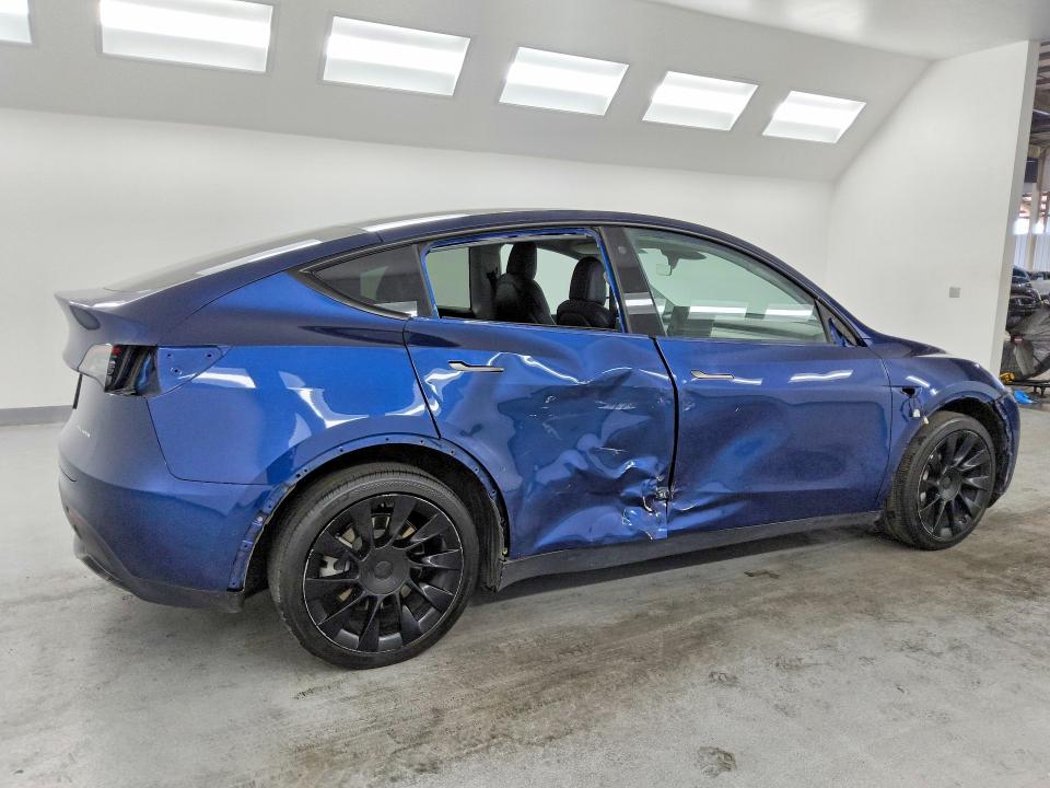 60645306 :رقم المزاد ، 7SAYGDEE3NF481237 vin ، 2022 Tesla Model Y مزاد بيع