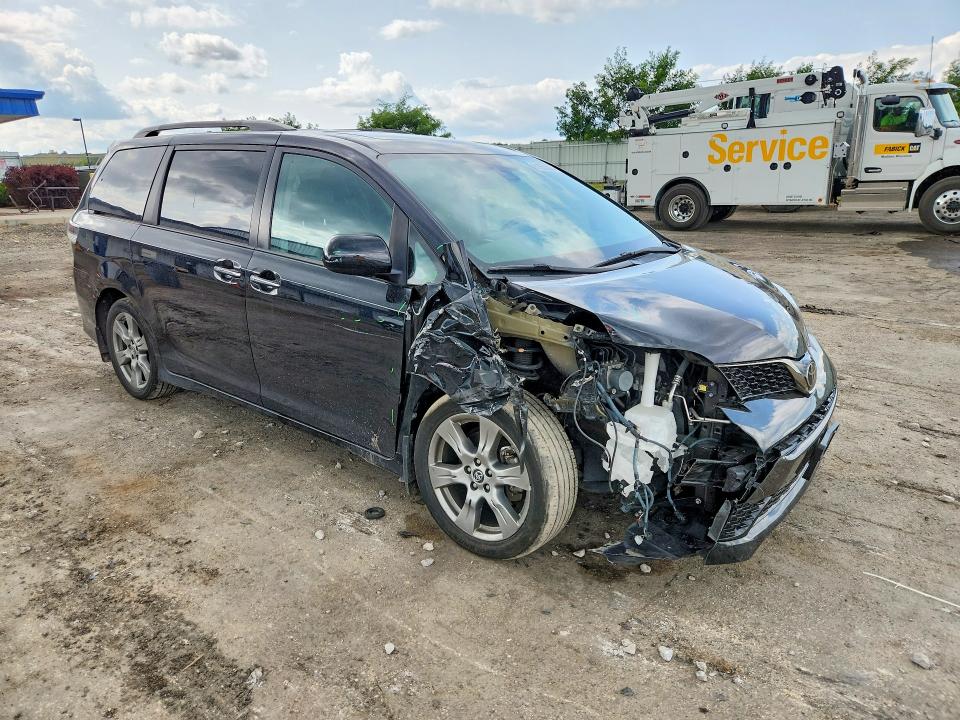 2018 Toyota Sienna მანქანა იყიდება აუქციონზე, vin: 5TDXZ3DC1JS957312, აუქციონის ნომერი: 61555006