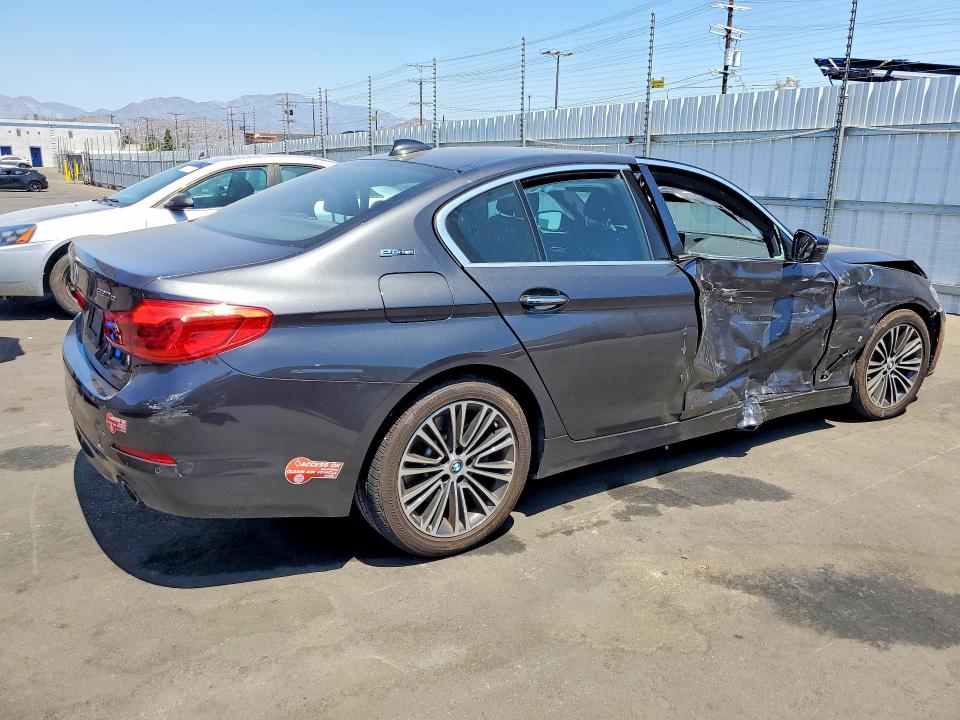 61818106 :رقم المزاد ، WBAJA9C51JB033542 vin ، 2018 Bmw 530e مزاد بيع