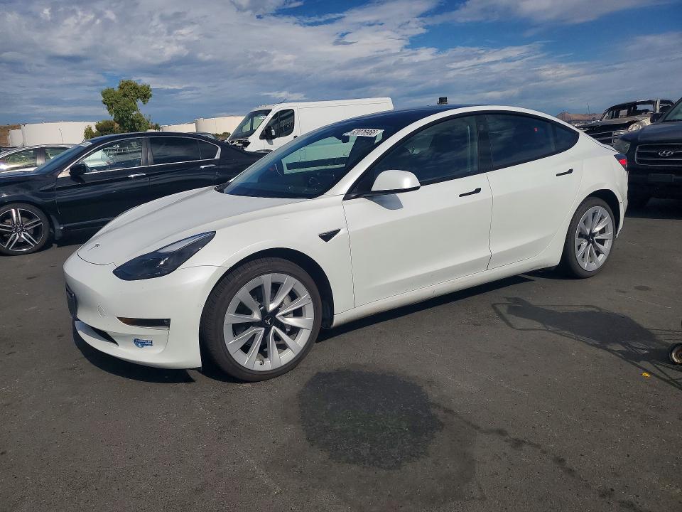 62076966 :رقم المزاد ، 5YJ3E1EB2MF863064 vin ، 2021 Tesla Model 3 مزاد بيع