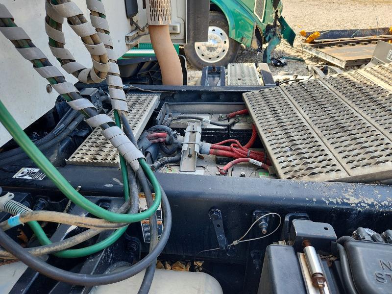 61972496 :رقم المزاد ، 1XPBA48X7JD478133 vin ، 2018 Peterbilt 579 مزاد بيع