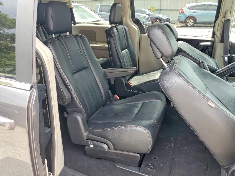 60879796 :رقم المزاد ، 2C4RC1BG7GR295077 vin ، 2016 Chrysler Town & Country مزاد بيع