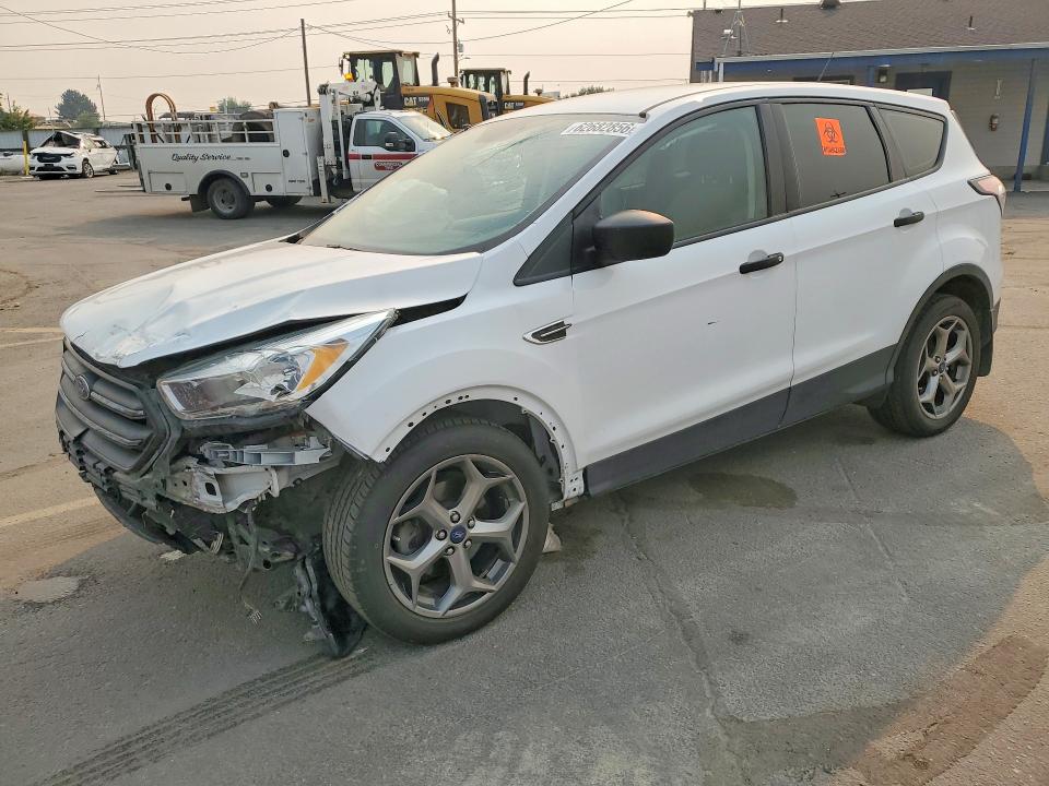 62682856 :رقم المزاد ، 1FMCU0F74HUB44916 vin ، 2017 Ford Escape مزاد بيع
