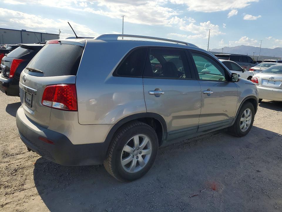 61920506 :رقم المزاد ، 5XYKTDA28DG424016 vin ، 2013 Kia Sorento مزاد بيع