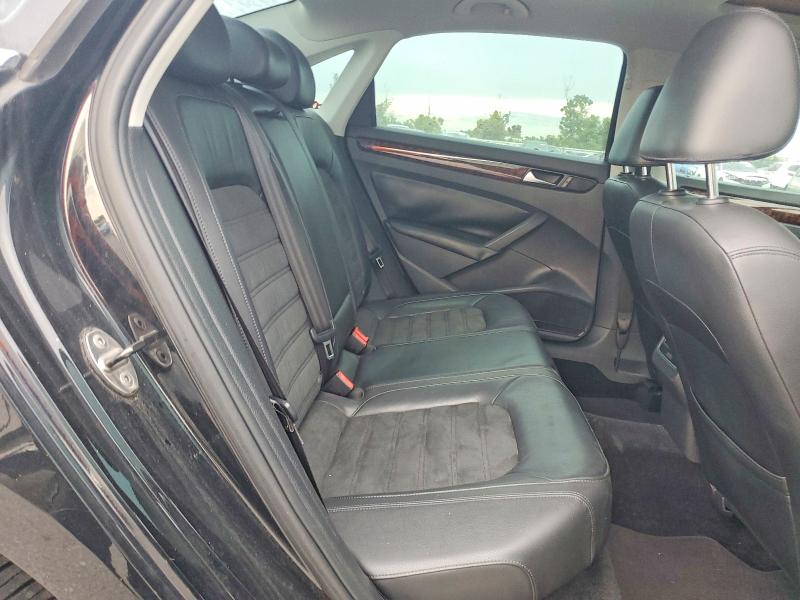 61722686 :رقم المزاد ، 1VWCH7A37DC023803 vin ، 2013 Volkswagen Passat مزاد بيع