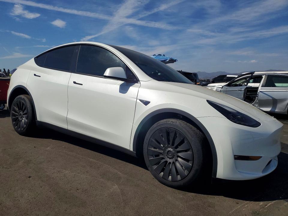 61356376 :رقم المزاد ، 7SAYGDEE9NF557902 vin ، 2022 Tesla Model Y مزاد بيع