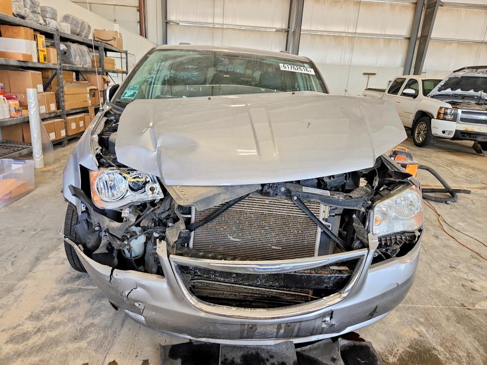 61762616 :رقم المزاد ، 2C4RC1CG0FR646585 vin ، 2015 Chrysler Town & Country مزاد بيع