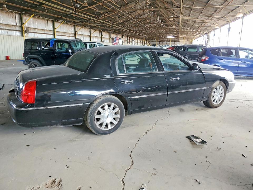 62626196 :رقم المزاد ، 2LNHM82V09X610697 vin ، 2009 Lincoln Town Car مزاد بيع
