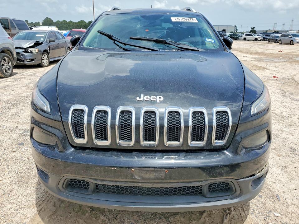 60708976 :رقم المزاد ، 1C4PJLCB5JD503723 vin ، 2018 Jeep Cherokee مزاد بيع