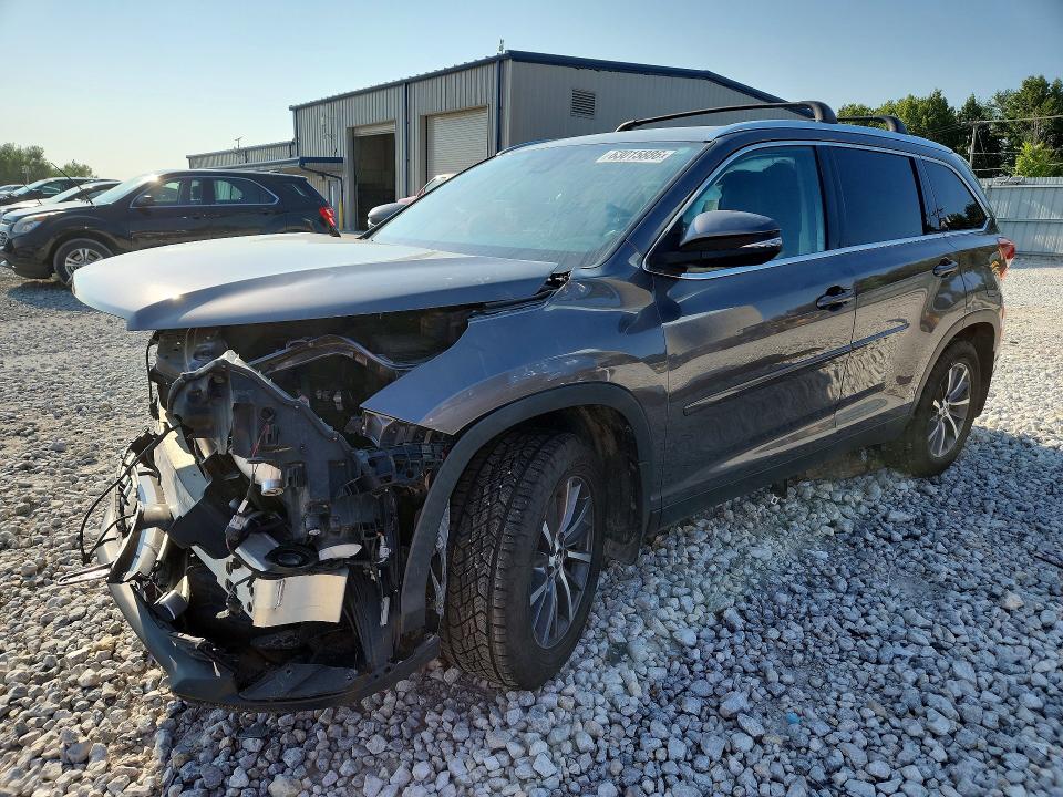 2019 Toyota Highlander მანქანა იყიდება აუქციონზე, vin: 5TDJZRFH5KS589137, აუქციონის ნომერი: 63015886