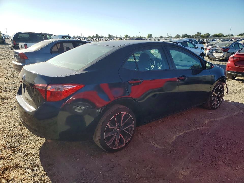 60471276 :رقم المزاد ، 5YFBURHE9HP678670 vin ، 2017 Toyota Corolla مزاد بيع
