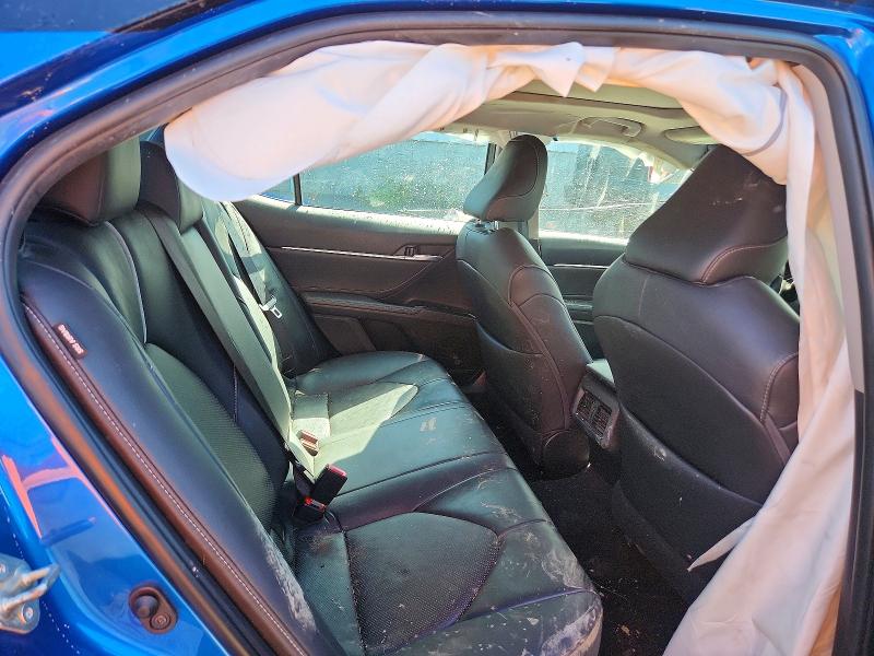 60314346 :رقم المزاد ، 4T1BZ1HK4JU011132 vin ، 2018 Toyota Camry مزاد بيع