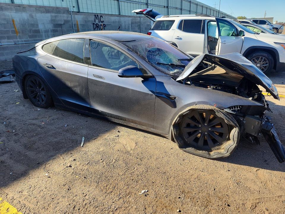 62875376 :رقم المزاد ، 5YJSA1E22JF257654 vin ، 2018 Tesla Model S مزاد بيع