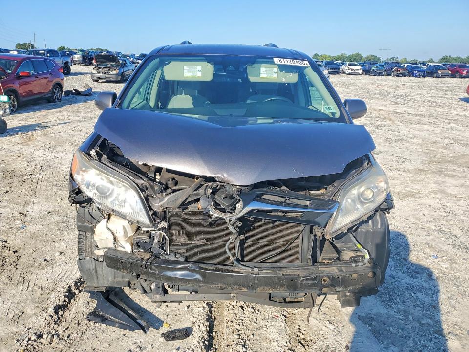 61120406 :رقم المزاد ، 5TDKZ3DCXJS953253 vin ، 2018 Toyota Sienna مزاد بيع