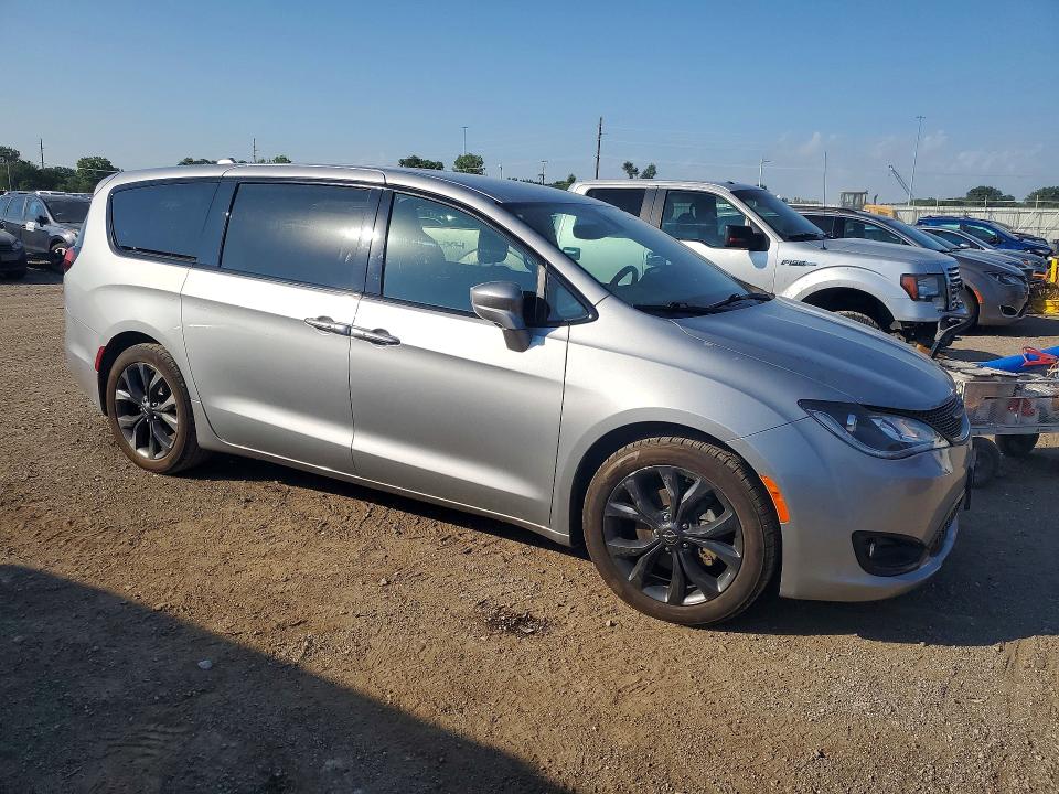 Продаж на аукціоні авто 2018 Chrysler Pacifica, vin: 2C4RC1FG5JR272883, номер лоту: 61293166