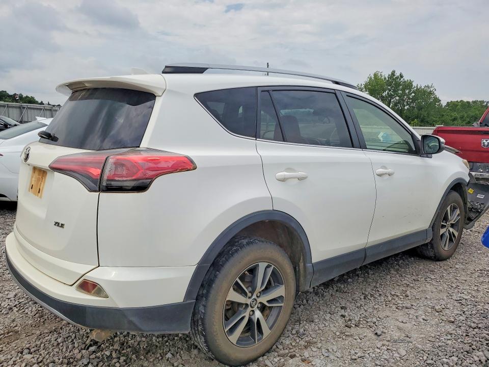 2017 Toyota Rav4 მანქანა იყიდება აუქციონზე, vin: JTMWFREV5HD106935, აუქციონის ნომერი: 62882496