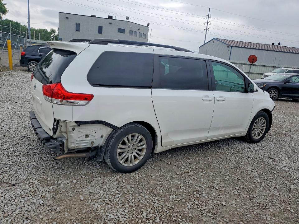 59669826 :رقم المزاد ، 5TDYK3DC3ES444268 vin ، 2014 Toyota Sienna مزاد بيع