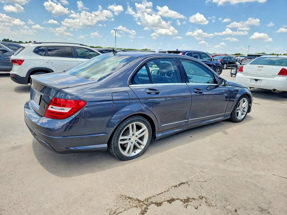 2013 Mercedes-benz C მანქანა იყიდება აუქციონზე, vin: WDDGF4HB6DR266348, აუქციონის ნომერი: 59778906