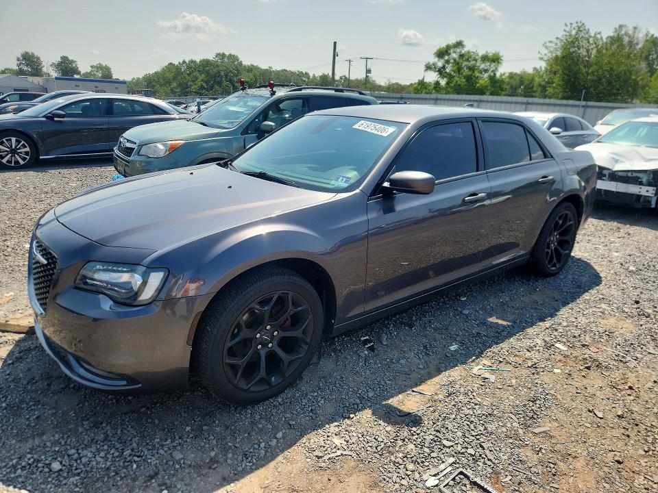 2015 Chrysler 300 მანქანა იყიდება აუქციონზე, vin: 2C3CCABG8FH872522, აუქციონის ნომერი: 61975406